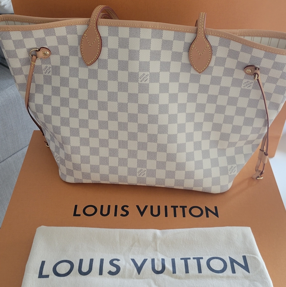 Authentic 2021 Louis Vuitton Neverfull Damier Azure MM beige interior